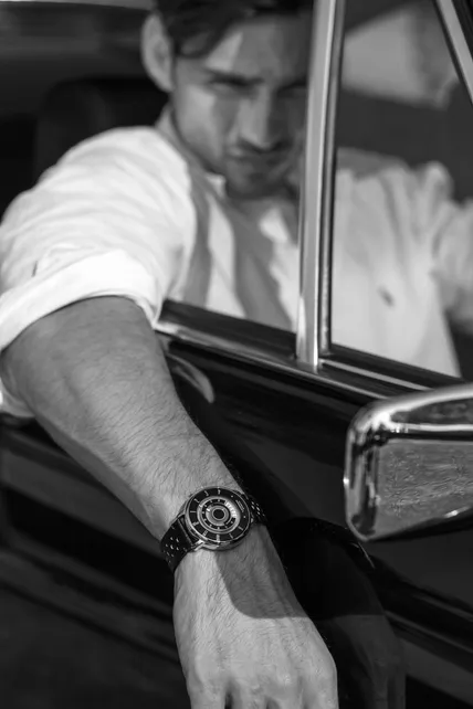 Lecronos wrist detail image